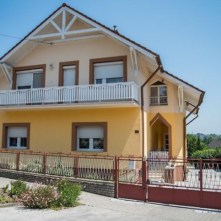 AlsópáhokKaman Vendeghazアパートメント 部屋 写真