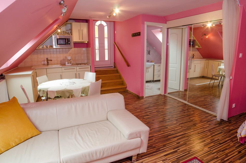 AlsópáhokKaman Vendeghazアパートメント 部屋 写真