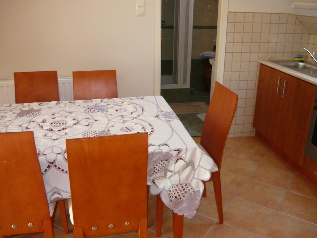 AlsópáhokKaman Vendeghazアパートメント 部屋 写真